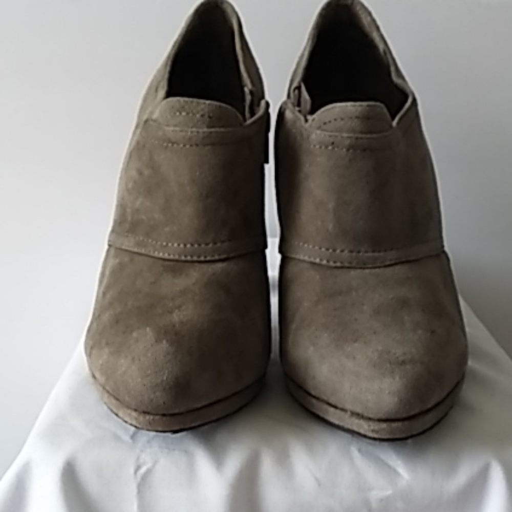 Banana Republic gray suede ankle boots size 8.5b